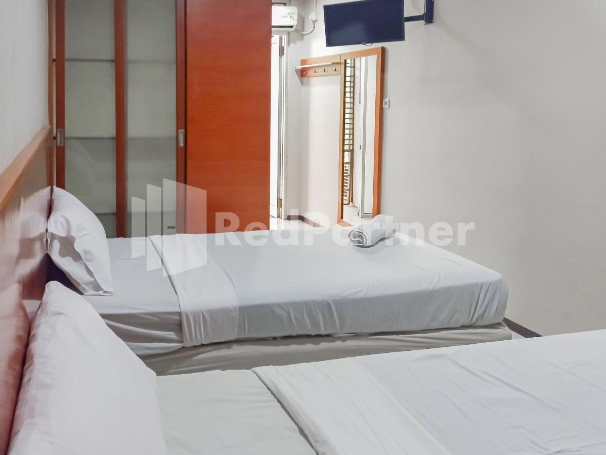 Sang Surya Guesthouse Syariah Near Rs Hasan Sadikin Mitra Reddoorz Bandung Exterior foto